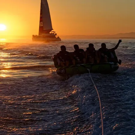 Climatise Proche Avec Parking Prive, Piscines Et Jardins D'enfants - Fr-1-307-258